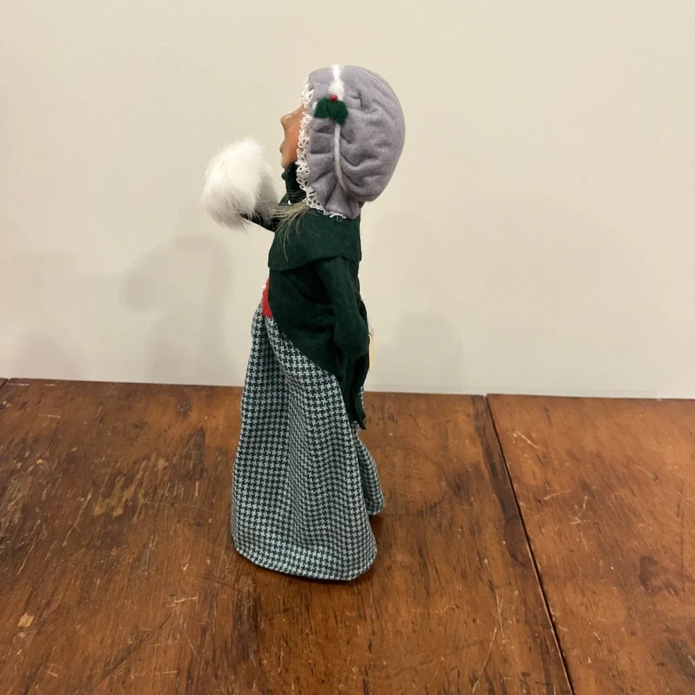 1994 BYERS CHOICE CHRISTMAS CAROLER Woman Long Blond Green Houndstooth Dress